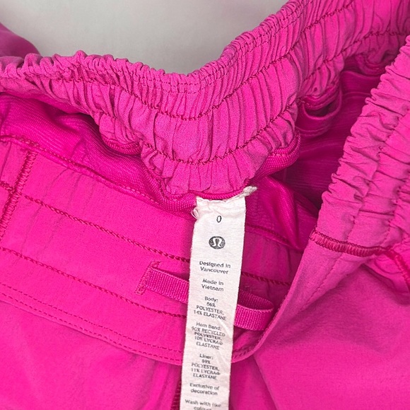 Lululemon Hotty Hot Low-Rise Lined
Short 4", Sonic pink, 0. - Picture 3 of 6